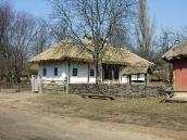 Хата, брама, криниця [2]