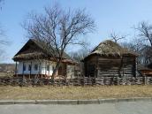 Хата і комора