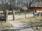 2011 р. Брама. Вигляд з боку двора