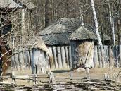 2011 р. Вулики на тлі каплиці із Клесова