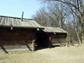 Хата і кліть