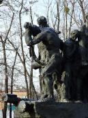 Бійці зі стволом кулемета і стрічкою