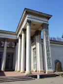 2011 р. Торець колонади. Вигляд з півдня