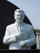 2011 р. Погруддя. Фронтальний вигляд