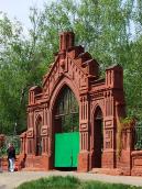 Брама німецького цвинтаря