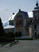 Бічний (північний) фасад костелу