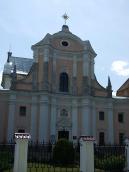 Центральна частина головного фасаду