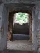 Прорізи у внутрішній та зовнішній стінах