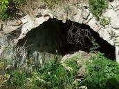 Арка входу до підвалу