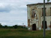 Західний ризаліт на тлі кляштору…