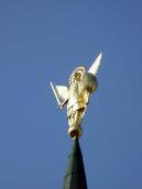 Постать архангела Михаїла у 3/4