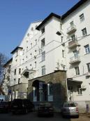 Центральна частина головного фасаду