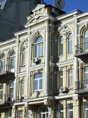 Центральна частина головного фасаду