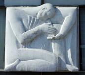 Барельєф «Мікробіологія»