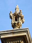 Вінчаючий акротерій