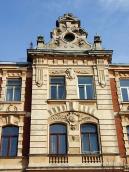 Центральна частина головного фасаду