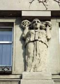 Скульптура 3 на фасаді