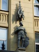 Права скульптура рицаря