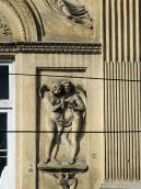 Права скульптурна група «Амури і Психея»