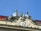 Центральний фронтон