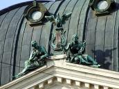 Скульптурна група на фронтоні