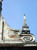 2012 р. Пінакль та волюта фронтону