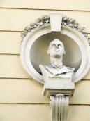 Бюст 1 в ніші