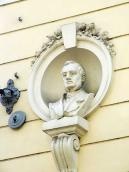 Бюст 4 в ніші