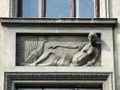 Скульптура «Жінка з фазаном»