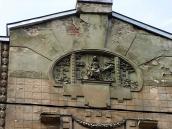 Сецесійний фронтон