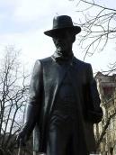 Півпостать І. Труша анфас