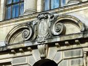 Рельєф над входом