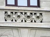 2012 р. Рельєфна вставка під вікном…