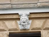 2012 р. Маскарон над вікном 1-го поверху
