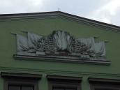 Фронтон з рельєфом