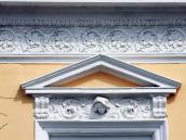 Сандрик з маскароном