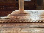 Різьблення билець галереї