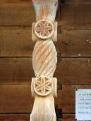 Різьблений стовпчик гарелеї