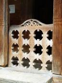 Різьблена засувка галереї