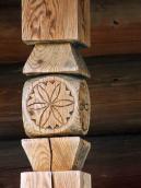 Різьблений стовпчик галереї