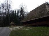 Шпихлір, криниця, фрагмент хати