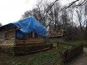 Фрагмент хати і шопа