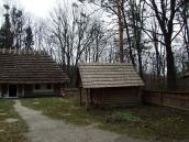 Фрагмент хати і комора