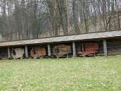 2012 р. Навіс, під ним – машини