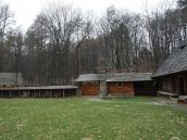 Навіс, брама, сторожка