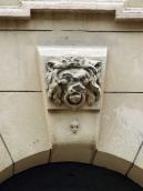 2012 р. Маскарон лева над входом