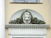 Ніша з маскароном лева