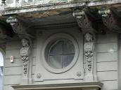 2012 р. Люкарна над входом