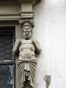 Скульптура атланта