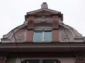 Сецесійний фронтон